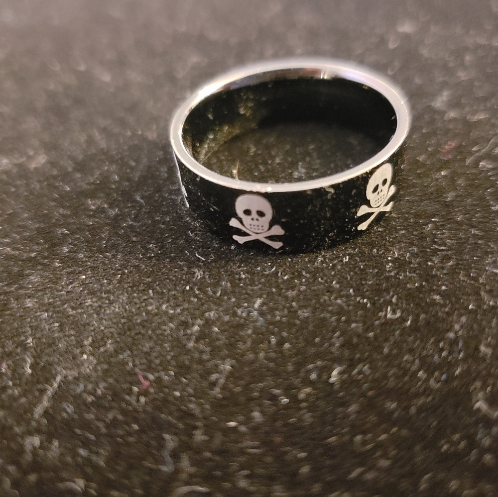 Skull ring